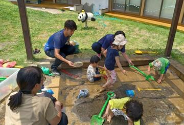 20250620砂場で水遊び