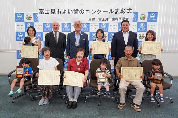 受賞者の皆さんの写真