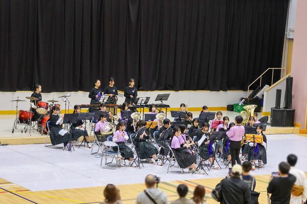 オープニングの吹奏楽部の演奏