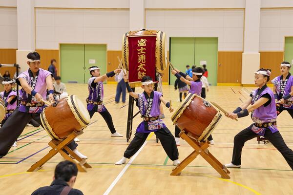 富士見太鼓の会の演奏の様子