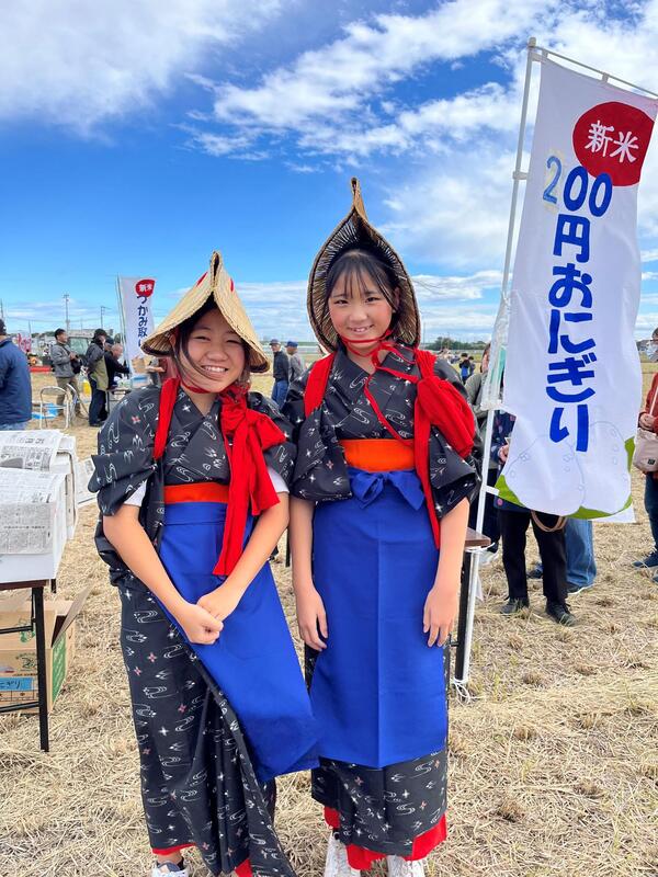 新米おにぎりの売り娘さん