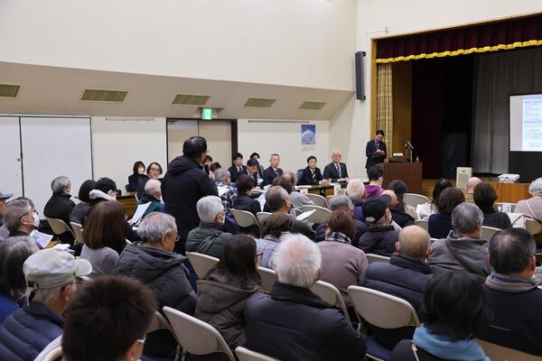 水谷公民館で開催された富士見市公共施設個別施設計画第1期実行計画（改訂案）と新庁舎建設基本設計の市民説明会の写真2枚目