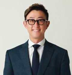 司会今成亮太さん画像