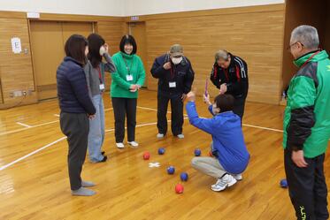 みんなで点数を確認しているところ